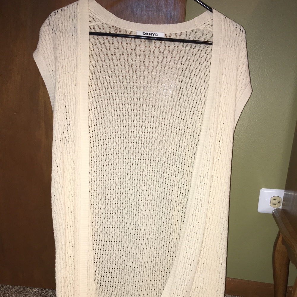 Off white short sleeve shall